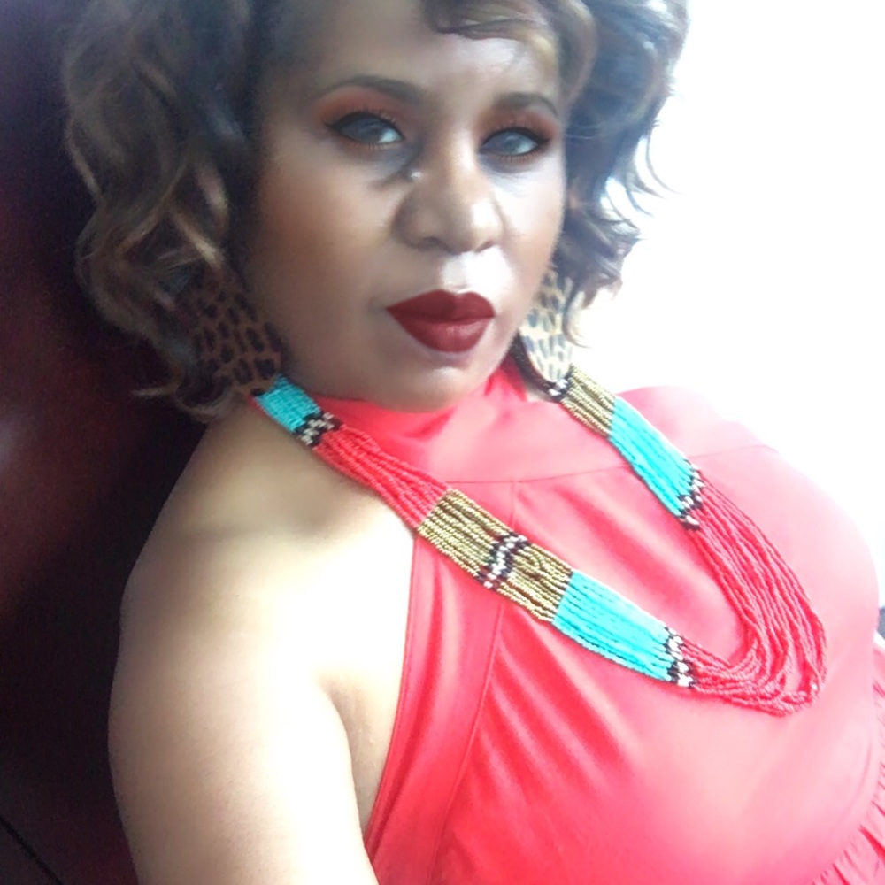 Meet your Posher, Eyvette